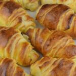Croissant cu unt și cremă de vanilie