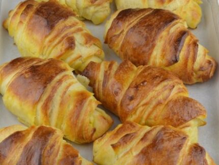 Croissant cu unt și cremă de vanilie